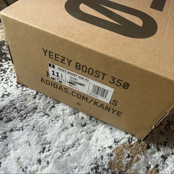 Yeezy 350 V2 Beluga - Picture 10 of 12